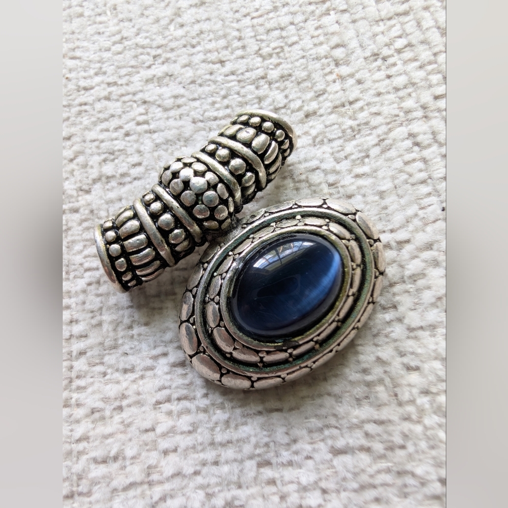 Elegant Sterling Silver-Toned Pendant with Deep Blue Cat's Eye Cabochon